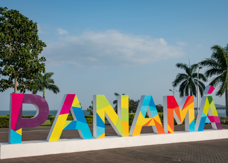 A statue depiction of Panama city