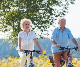 Healthy-Aging-And-Longevity-PCT-Panama Image of a healthy aging couple cycling.